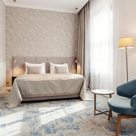 מלון Grandhotel 4*