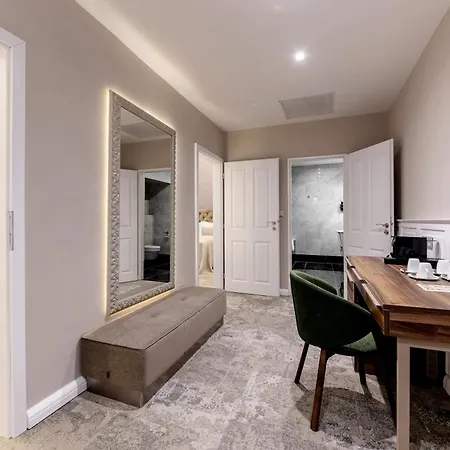Grandhotel Отель 4*